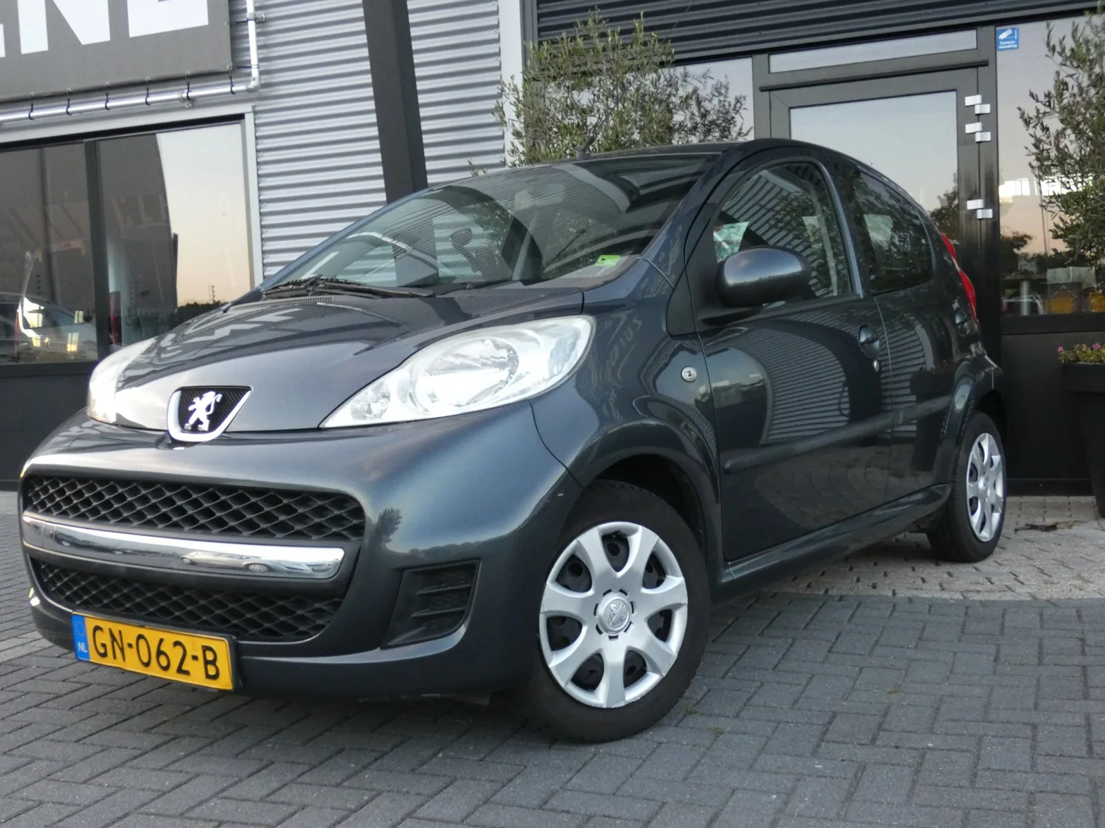 Peugeot 107 (2011) — foto 1