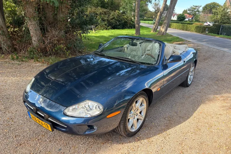 Jaguar XK8 (1997)