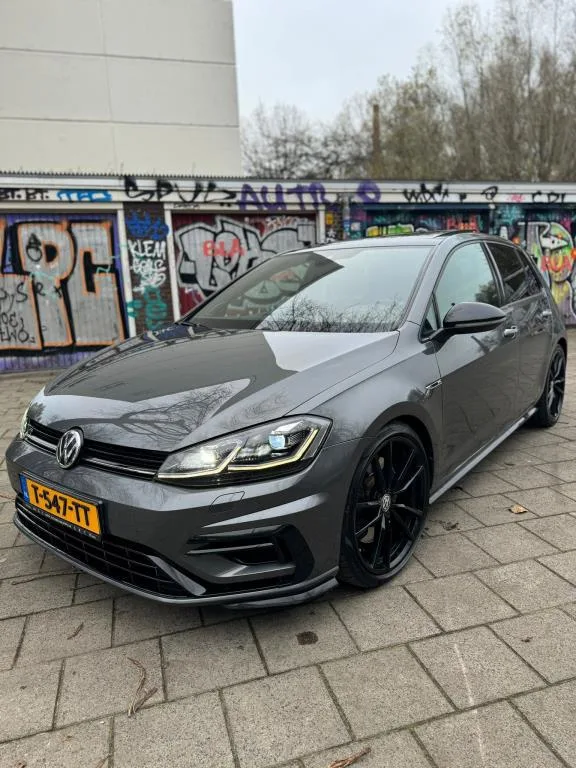 Volkswagen Golf (2019) — foto 1