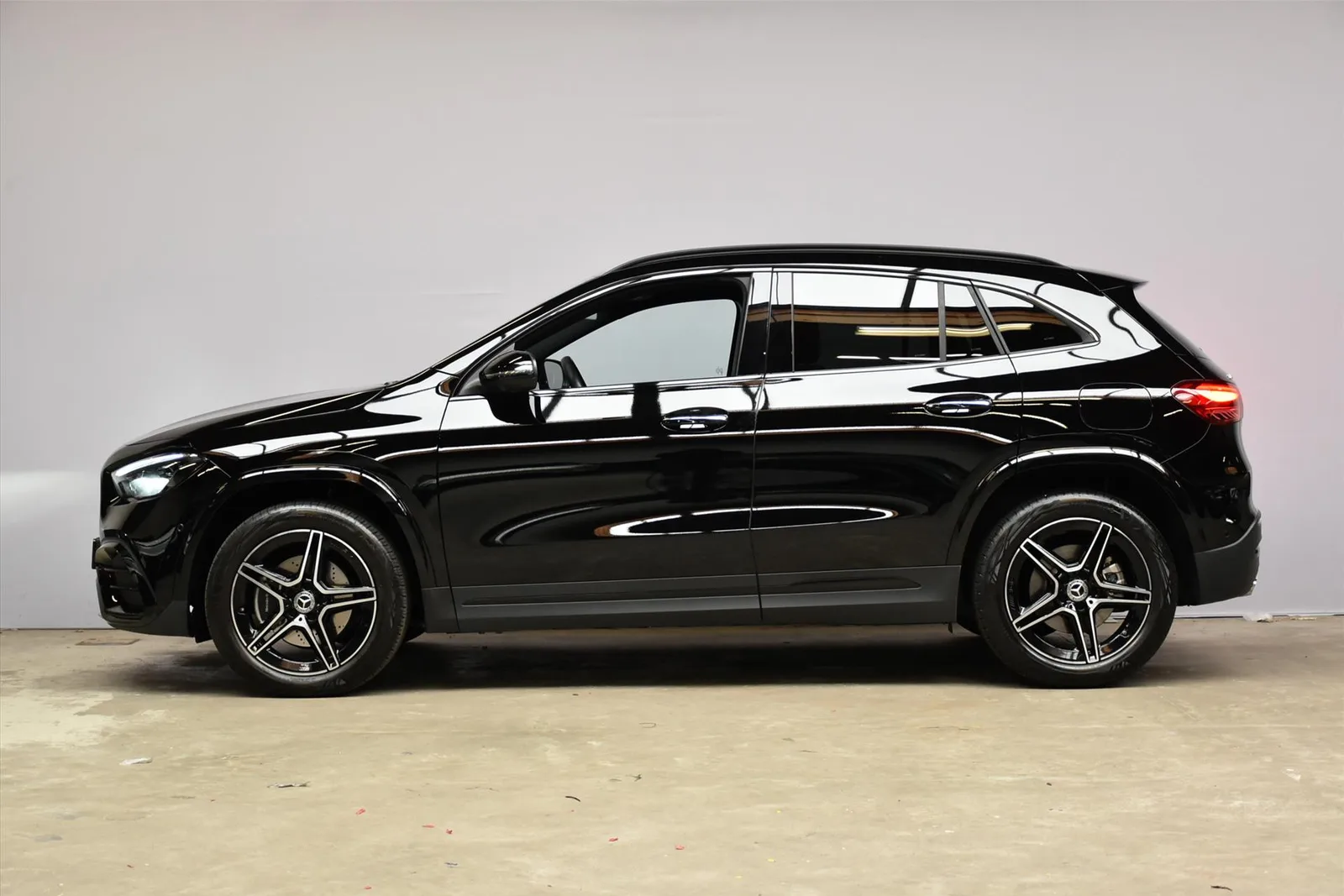 Mercedes-Benz GLA (2025) — foto 1