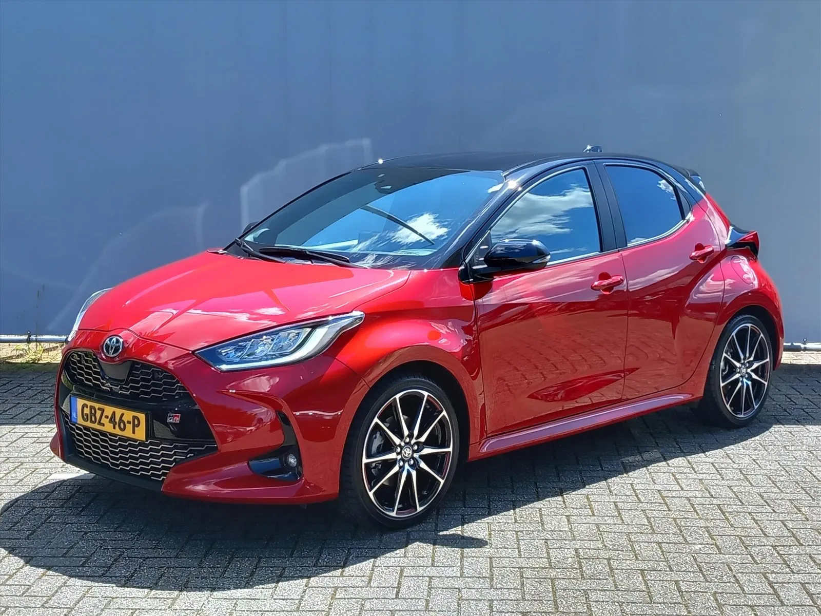 Toyota Yaris (2023) — foto 1