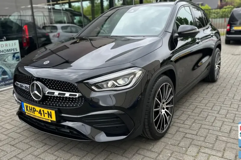 Mercedes-Benz GLA (2023)