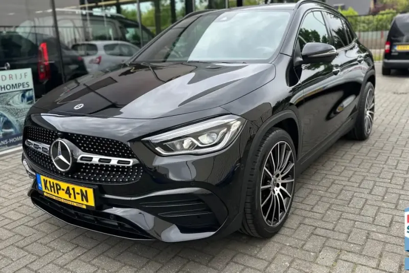 Mercedes-Benz GLA (2023)
