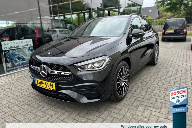 Mercedes-Benz GLA (2023)