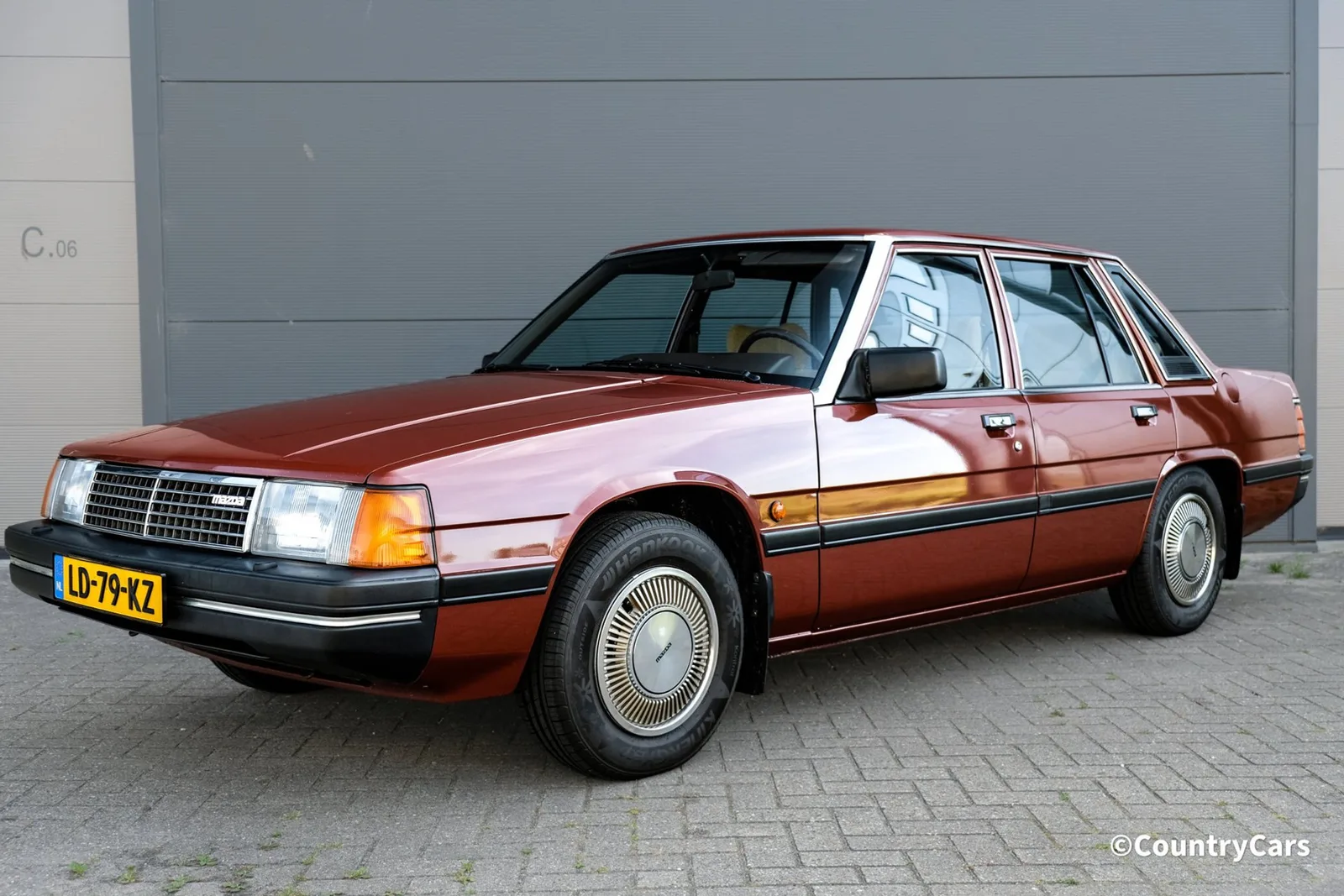 Mazda 929 (1984) — foto 1