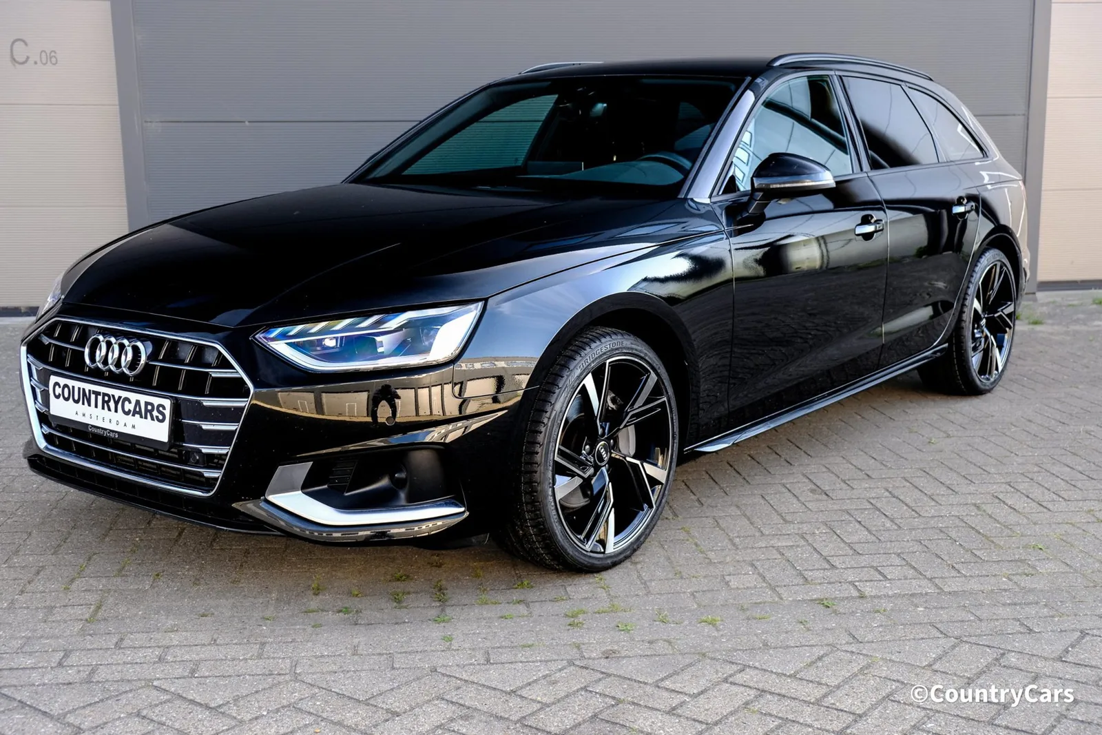 Audi A4 (2024) — foto 1