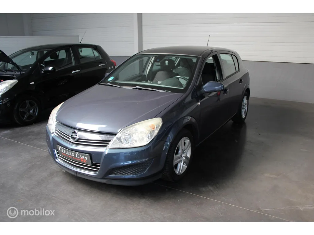 Opel Astra (2009) — foto 1