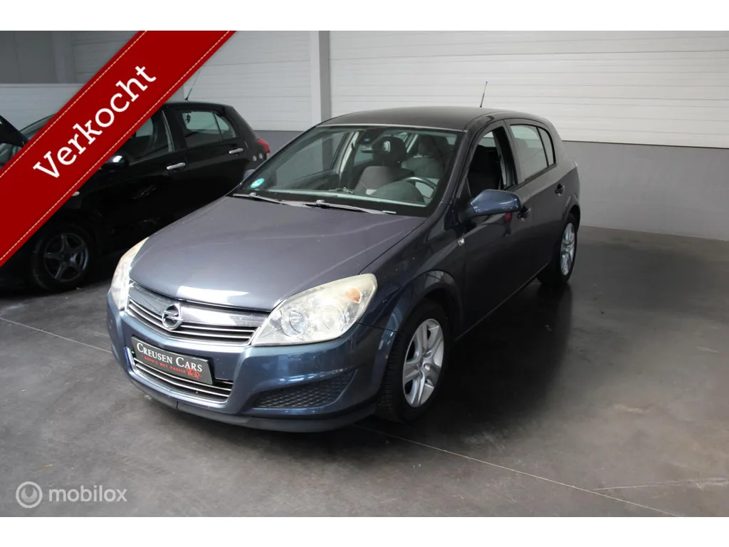 Opel Astra (2009) — foto 1