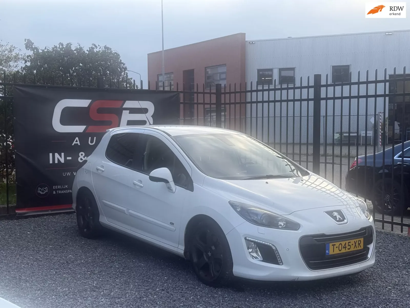 Peugeot 308 (2011) — foto 1