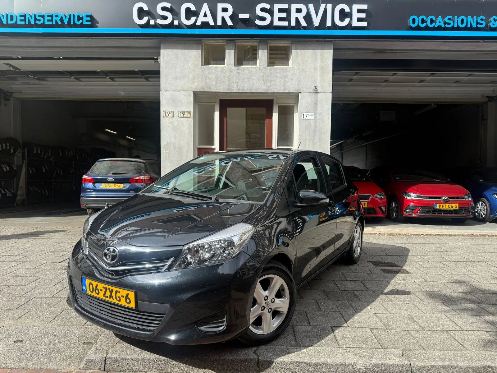 Toyota Yaris (2011) — foto 1