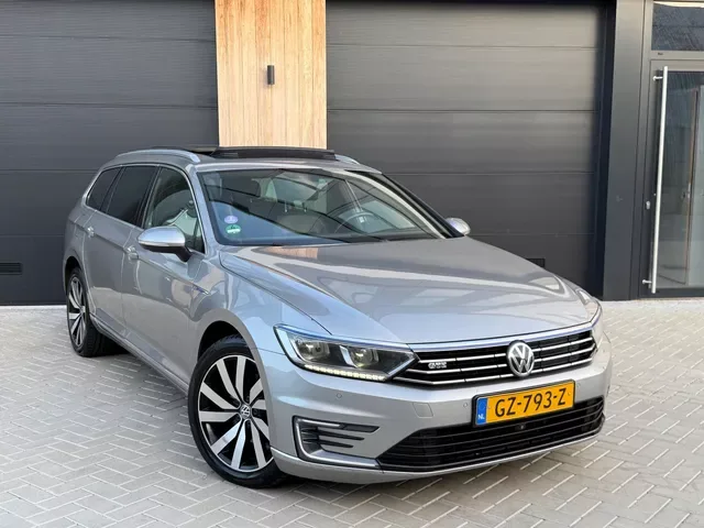 Volkswagen Passat (2015) — foto 1