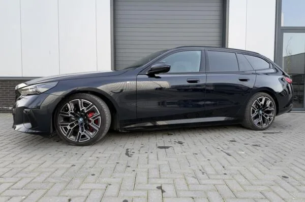 BMW i5 (2024) — foto 1