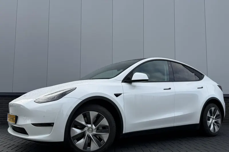 Tesla Model Y (2022)