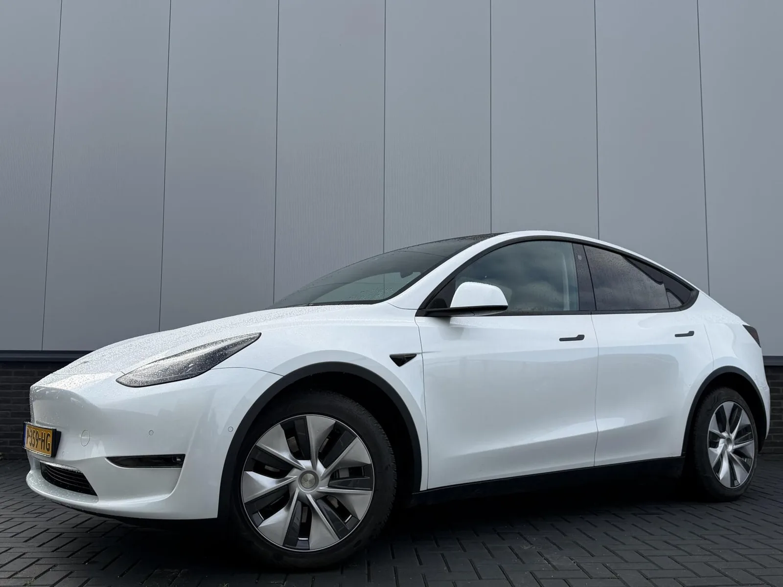 Tesla Model Y (2022) — foto 1