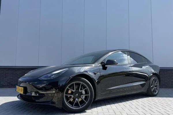 Tesla Model 3 (2021) — foto 1
