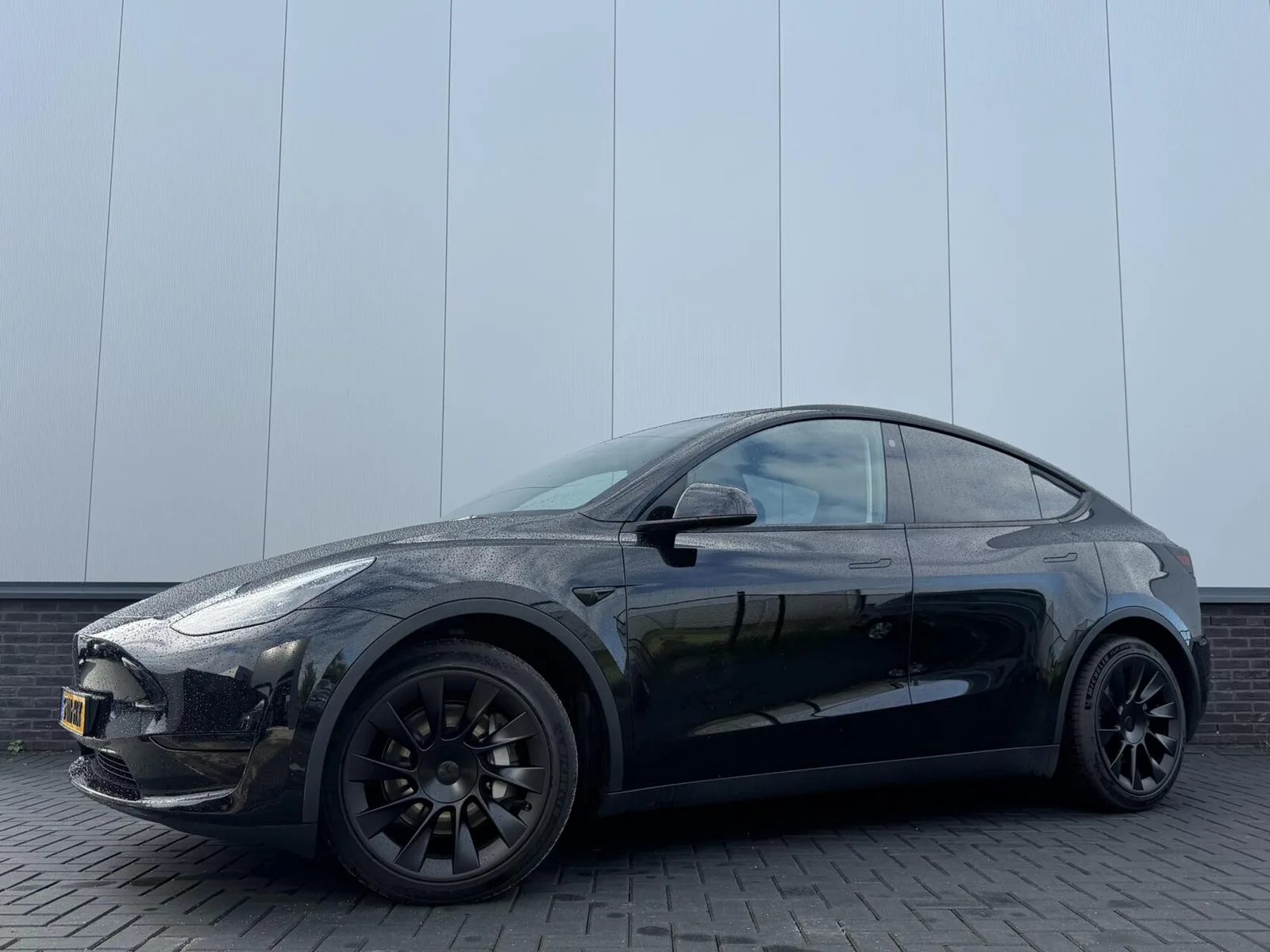Tesla Model Y (2023) — foto 1