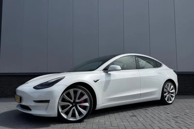 Tesla Model 3 (2019)