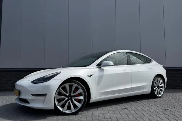 Tesla Model 3 (2019) — foto 1