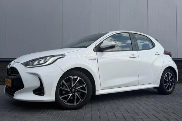 Toyota Yaris (2021) — foto 1