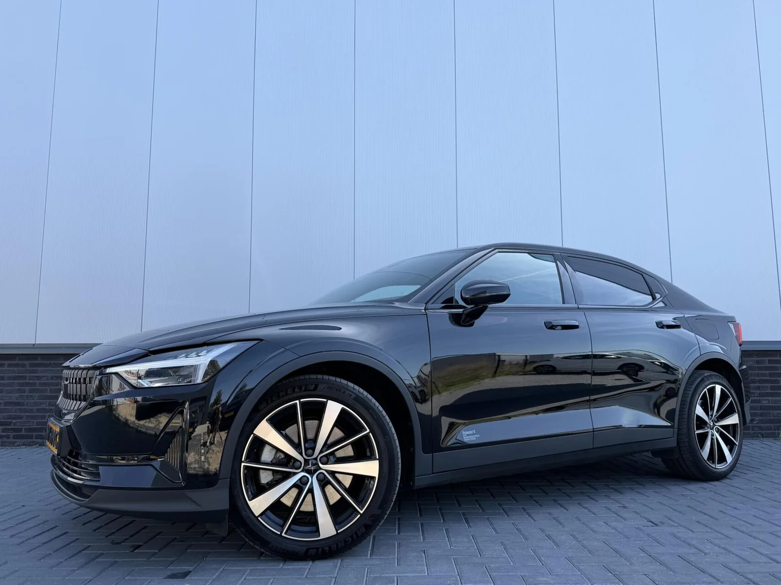 Polestar 2 (2021) — foto 1