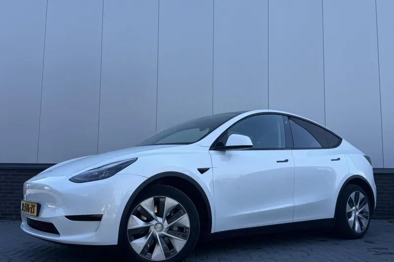 Tesla Model Y (2022)
