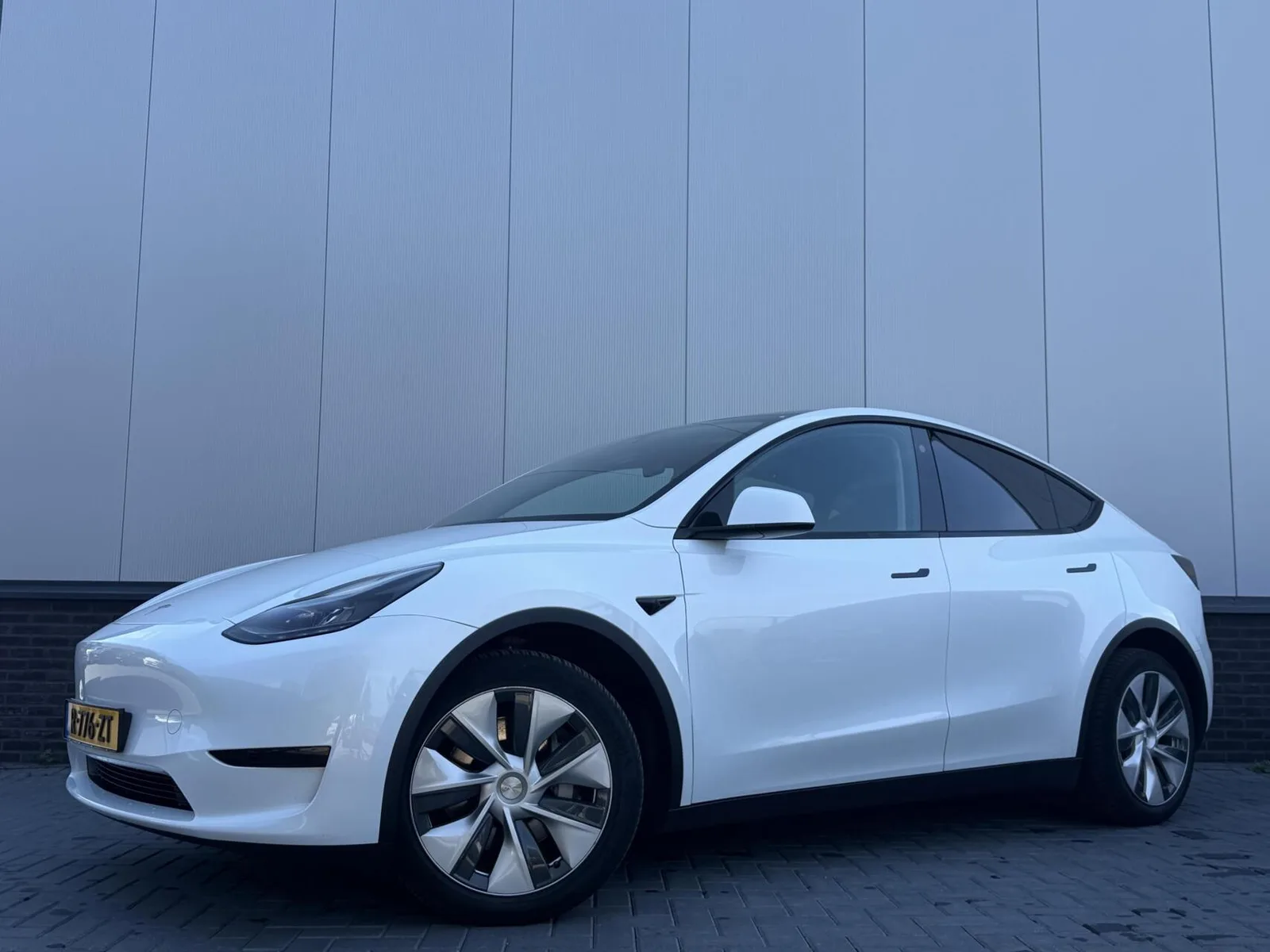 Tesla Model Y (2022) — foto 1