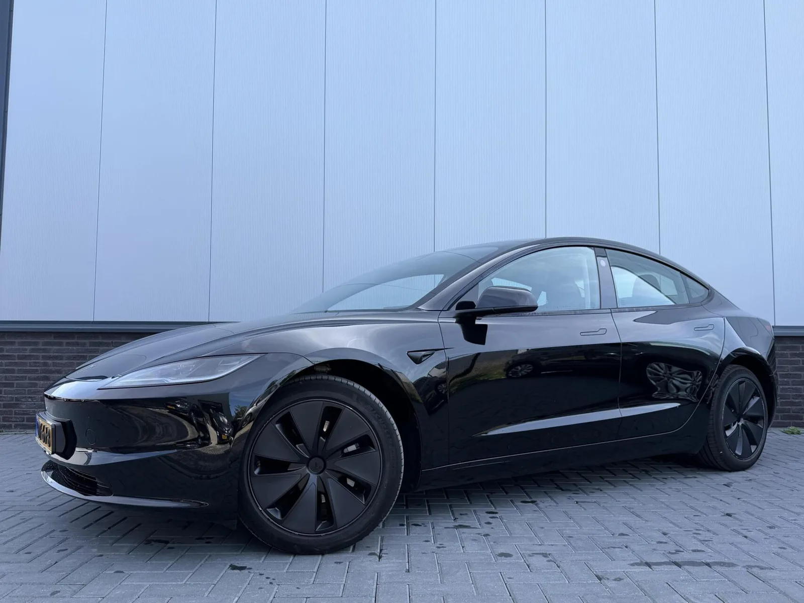 Tesla Model 3 (2024) — foto 1