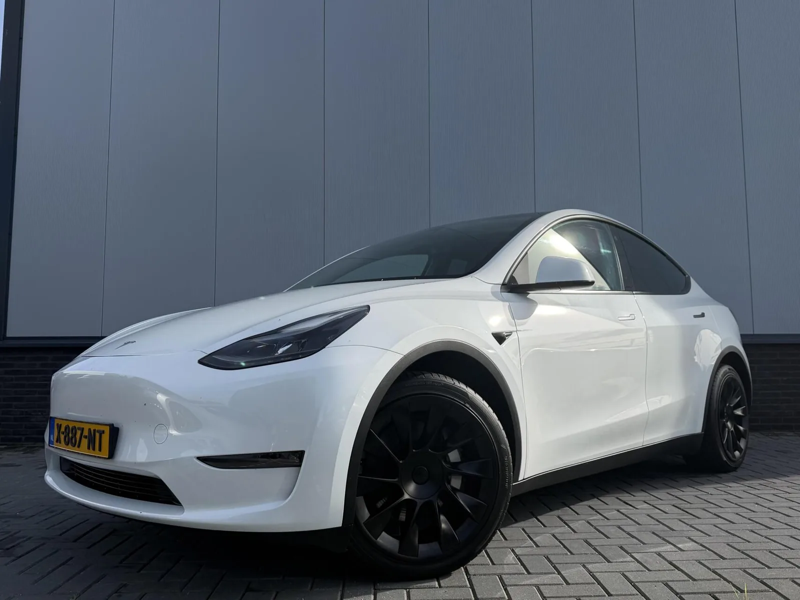 Tesla Model Y (2023) — foto 1