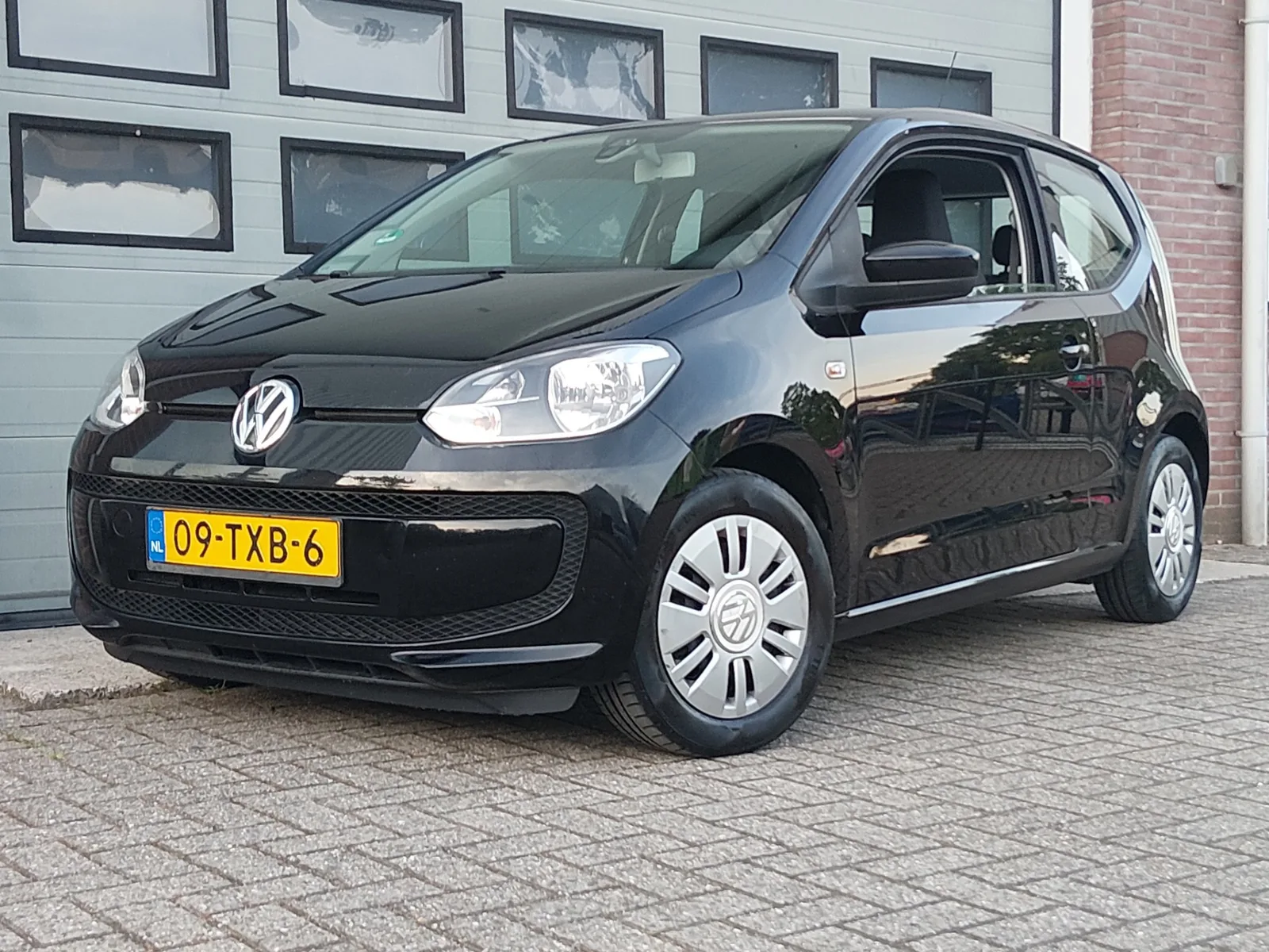 Volkswagen Up! (2012) — foto 1