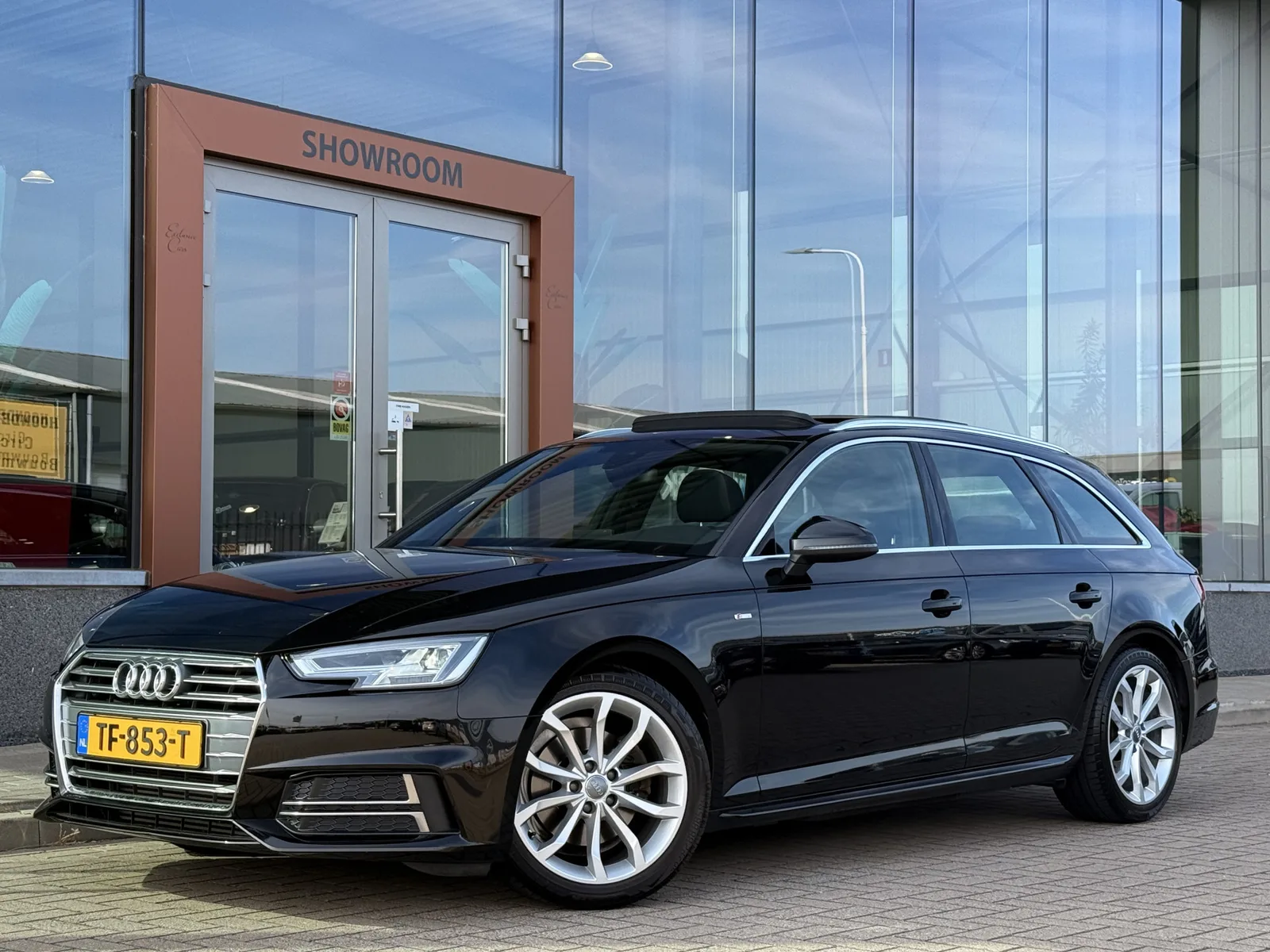 Audi A4 (2018) — foto 1