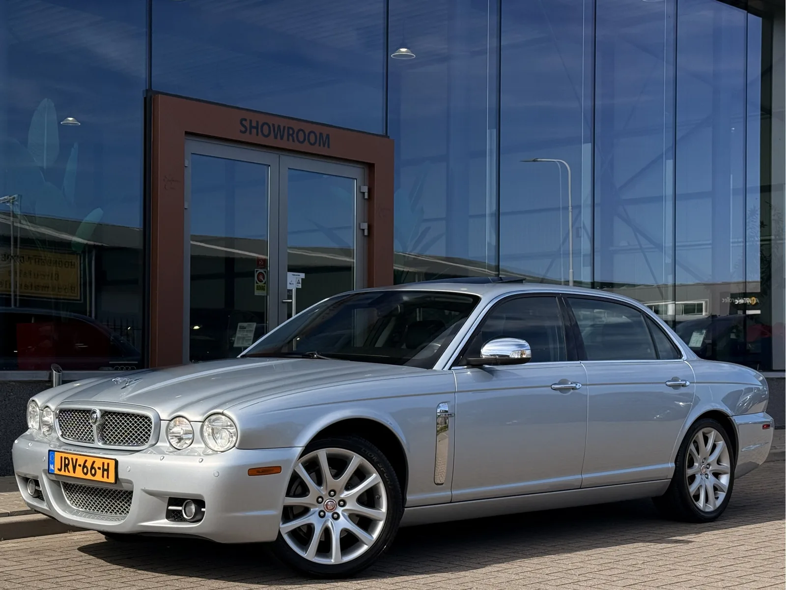 Jaguar XJ (2008) — foto 1