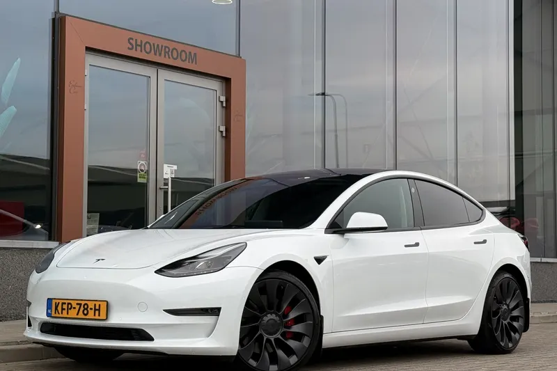 Tesla Model 3 (2021)