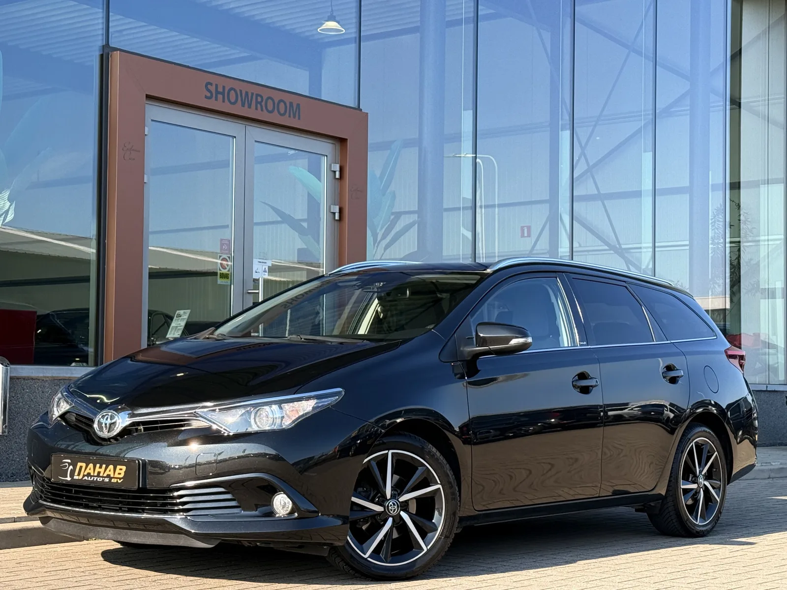Toyota Auris (2017) — foto 1