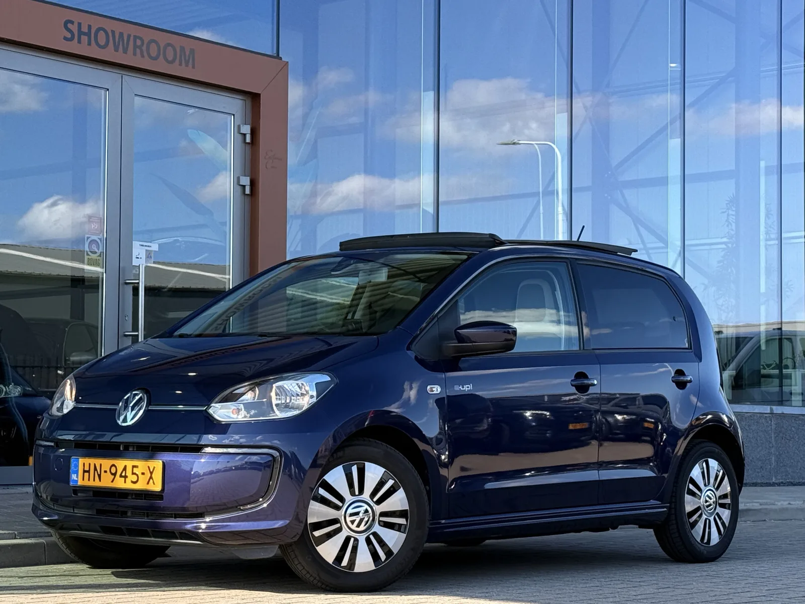 Volkswagen E-Up! (2015) — foto 1