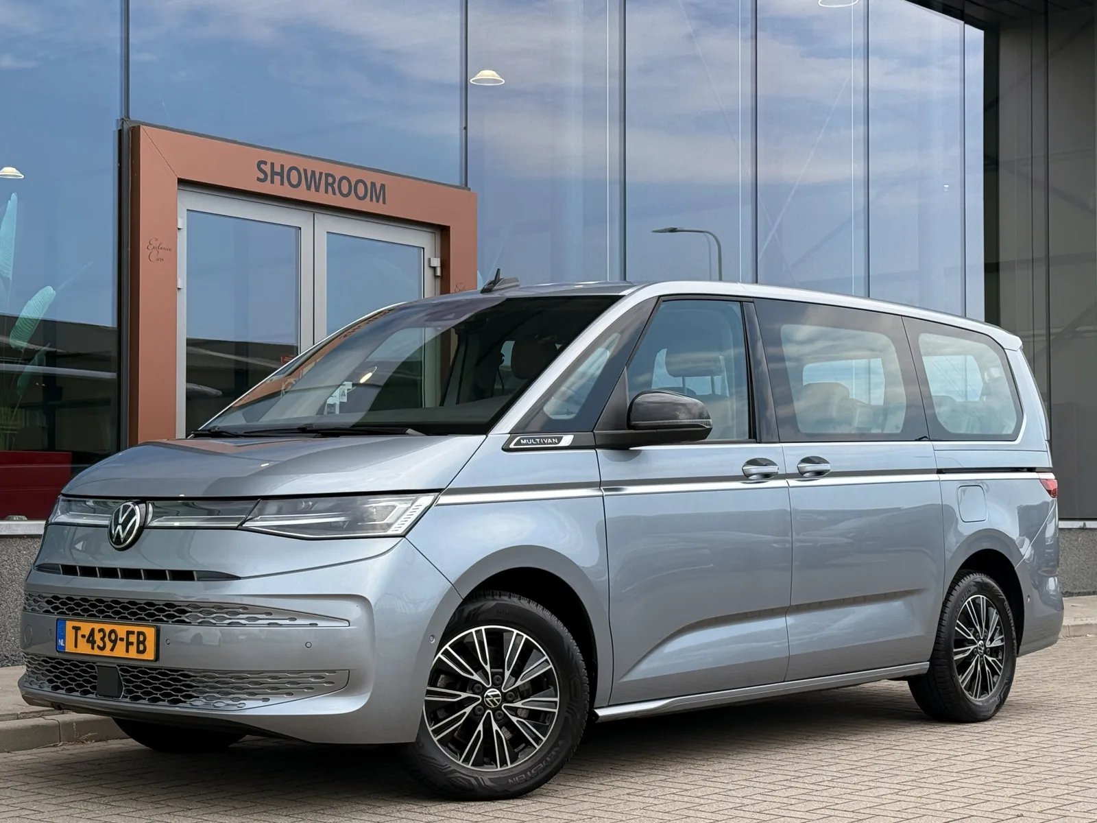 Volkswagen Multivan (2023) — foto 1