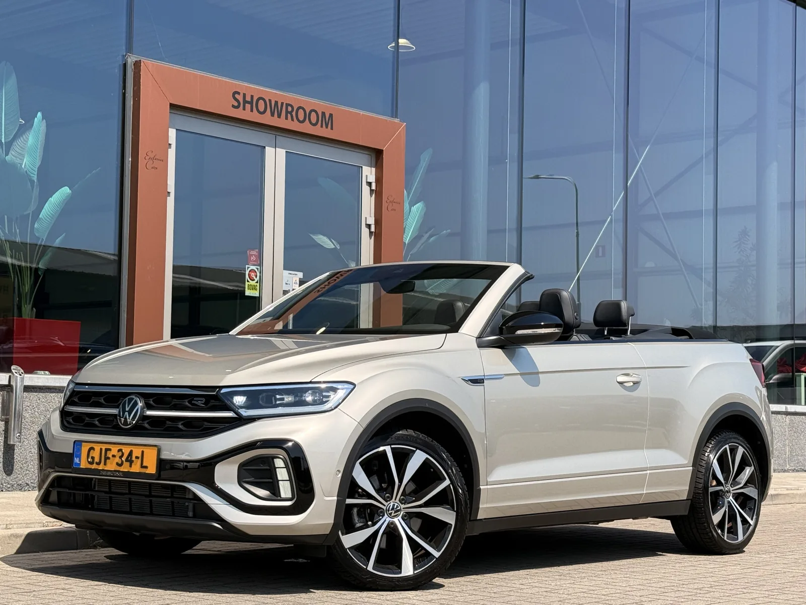 Volkswagen T-Roc (2023) — foto 1