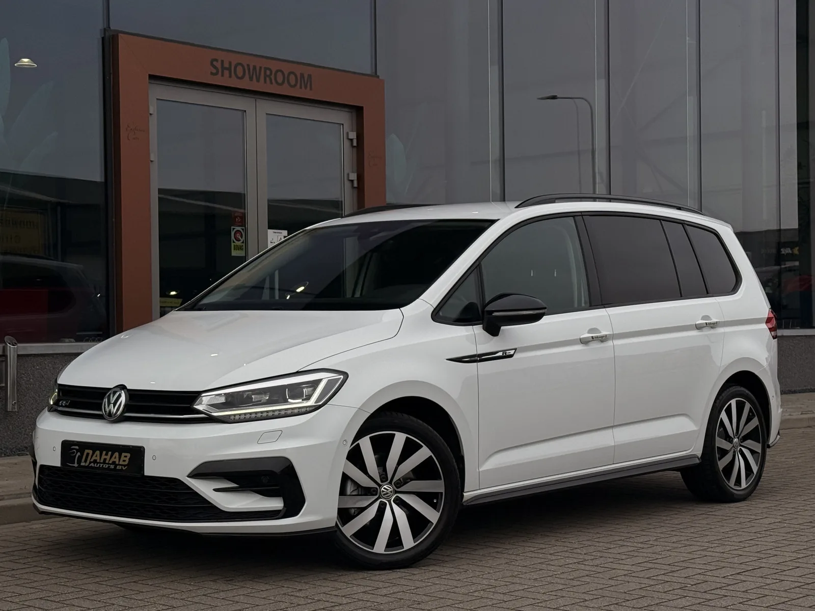Volkswagen Touran (2019) — foto 1
