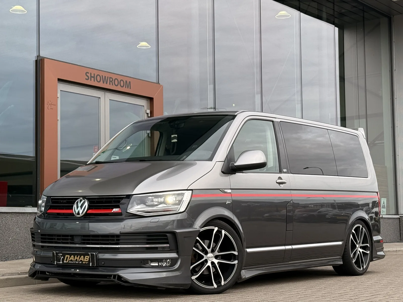 Volkswagen Transporter (2018) — foto 1