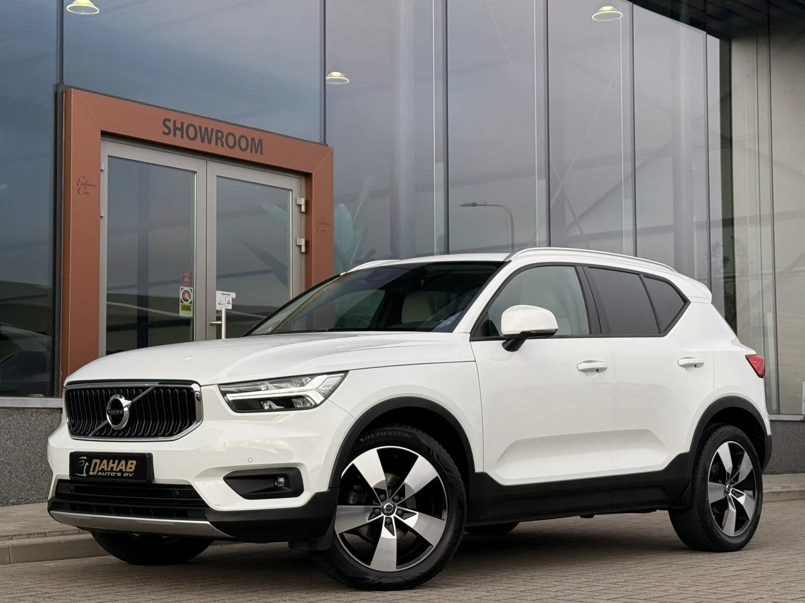 Volvo XC40 (2019) — foto 1