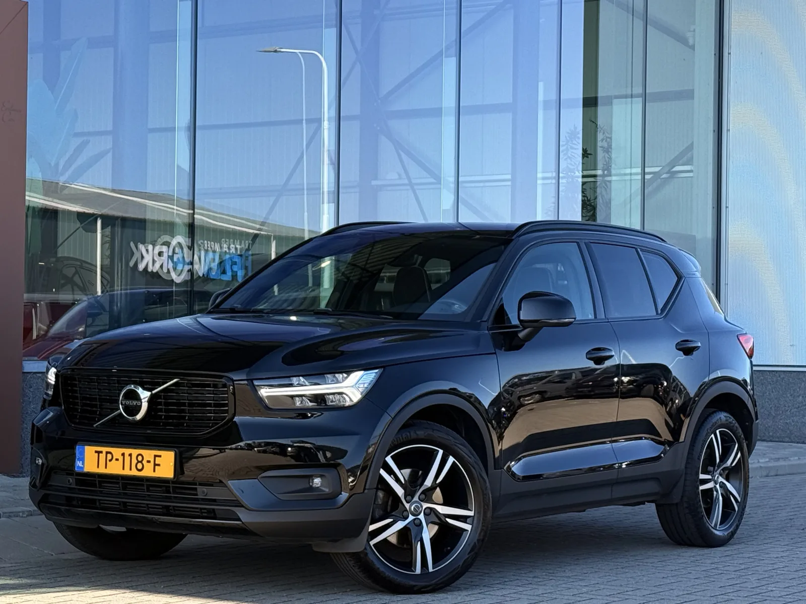 Volvo XC40 (2018) — foto 1