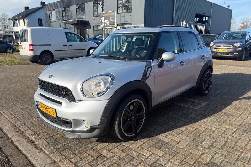 MINI Countryman (2012)