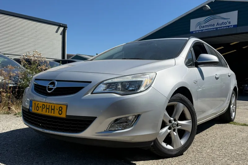 Opel Astra (2011)