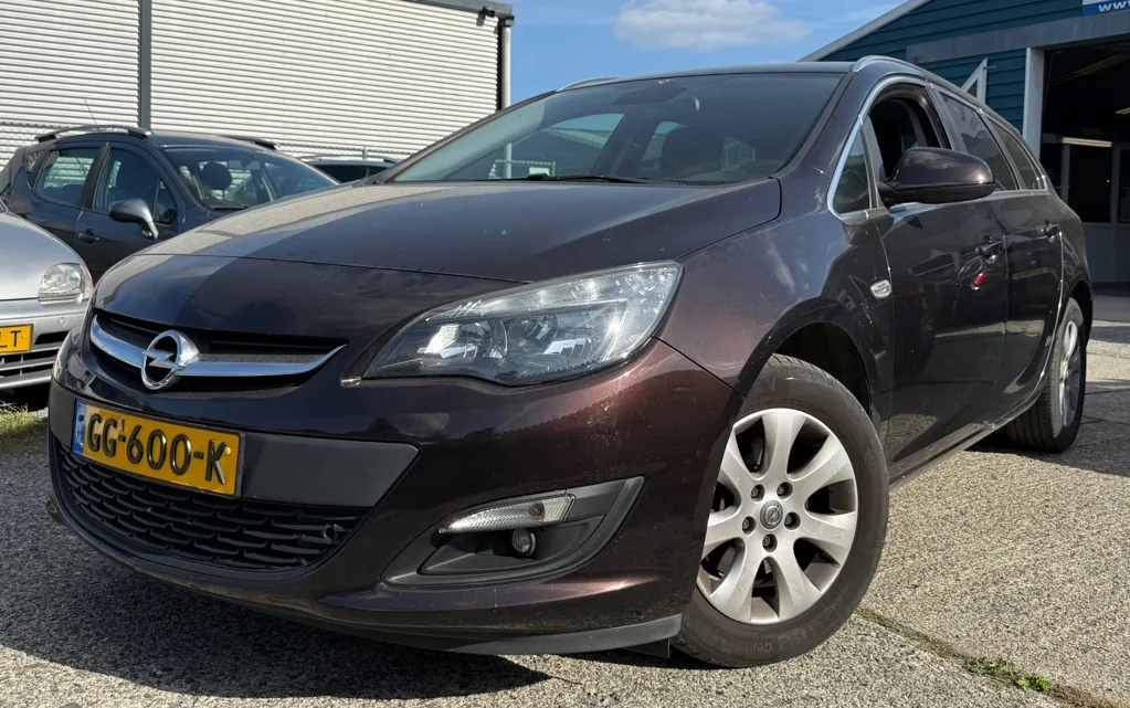 Opel Astra (2015) — foto 1