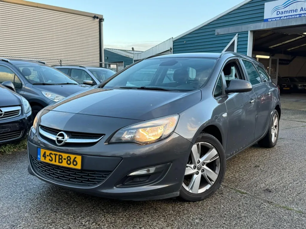 Opel Astra (2013) — foto 1