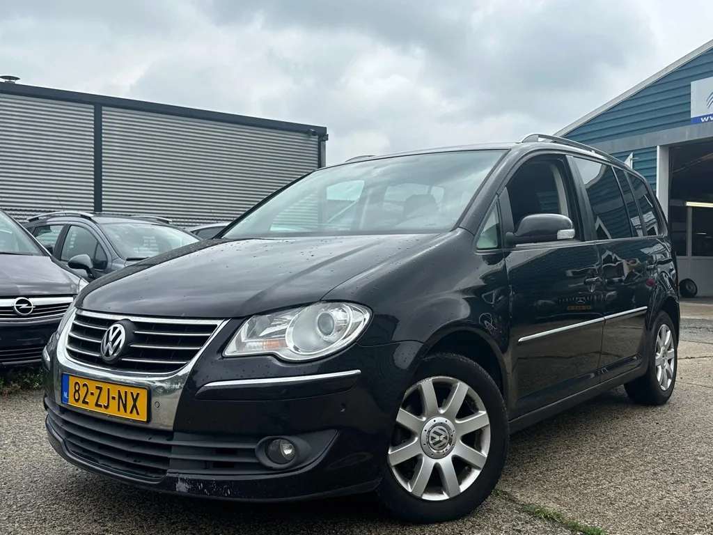Volkswagen Touran (2008) — foto 1