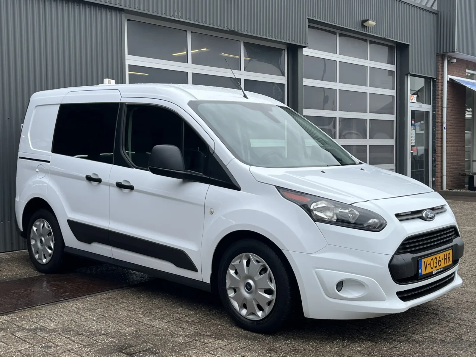 Ford Transit Connect (2017) — foto 1