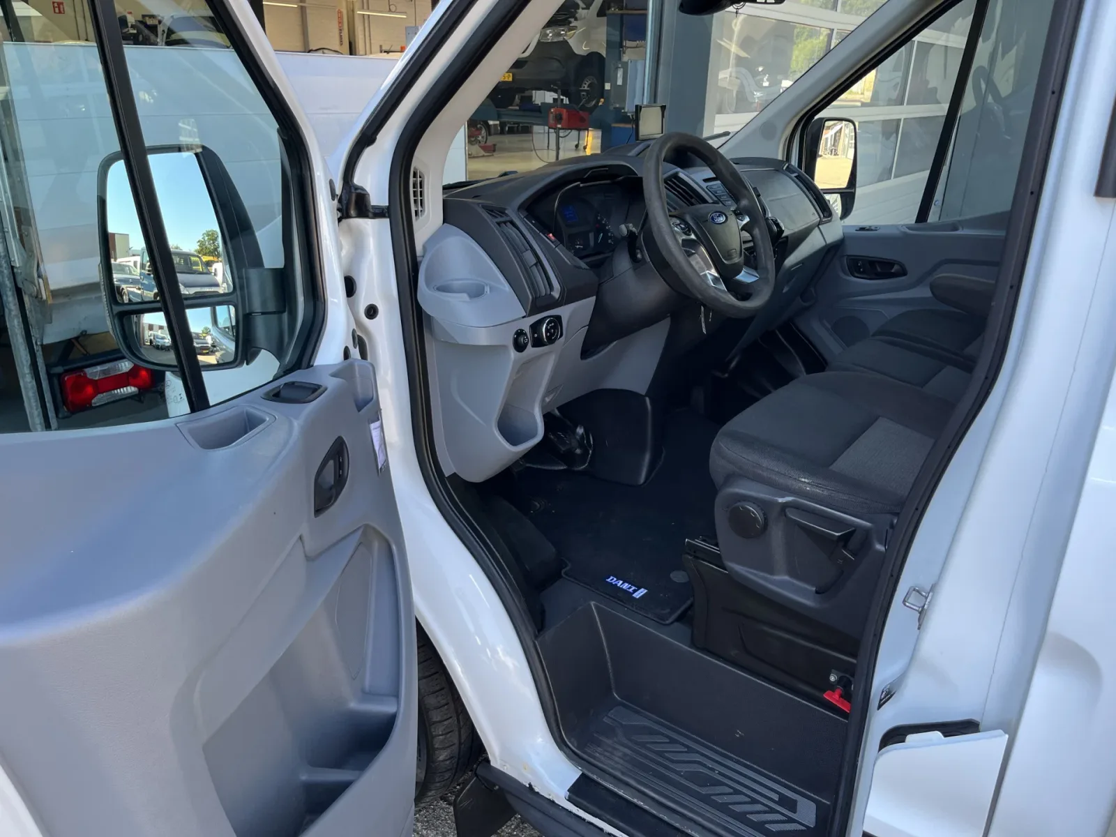 Ford Transit (2016) — foto 1