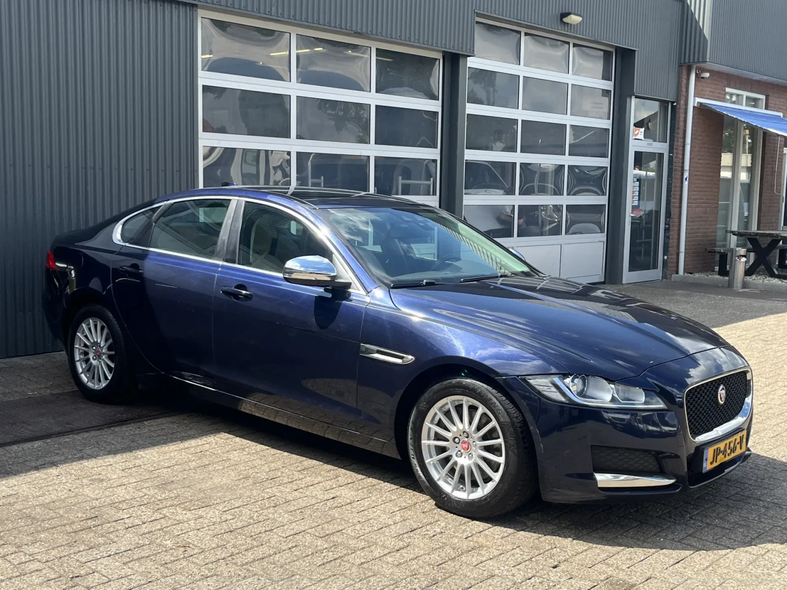 Jaguar XF (2016) — foto 1