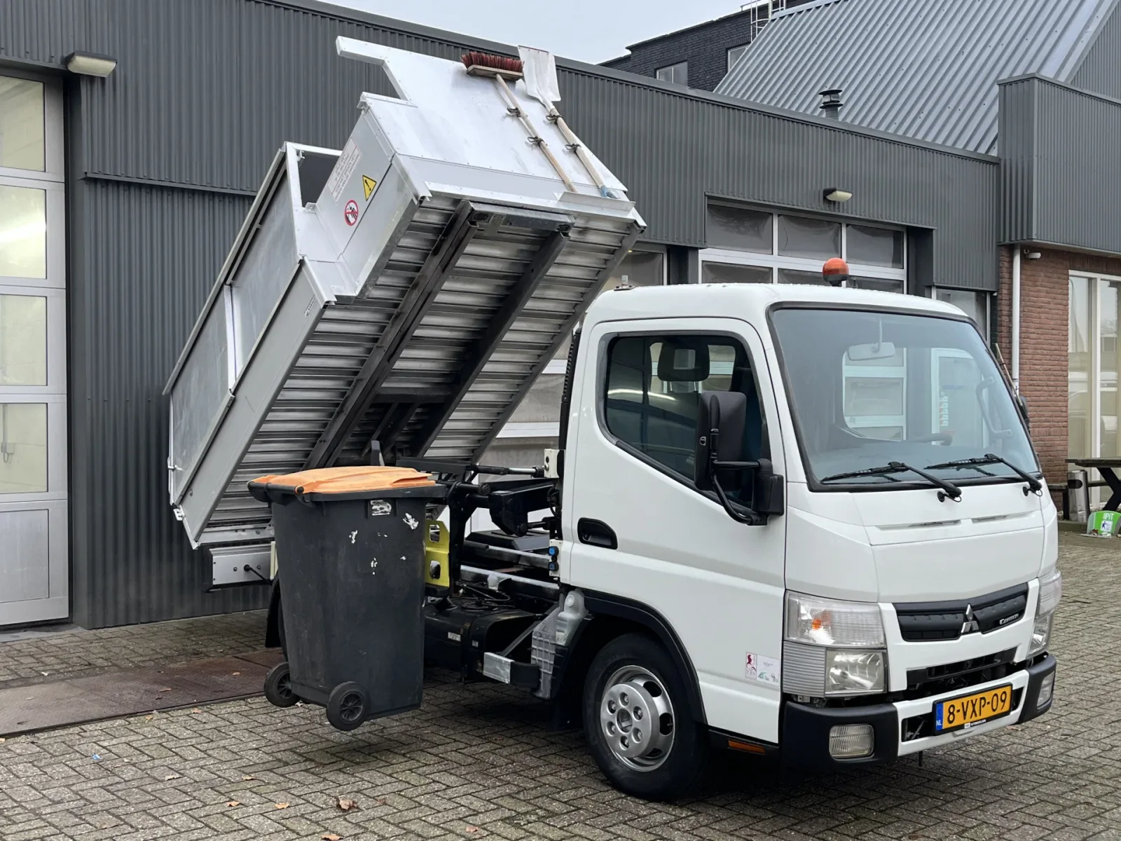 Mitsubishi Canter (2012) — foto 1