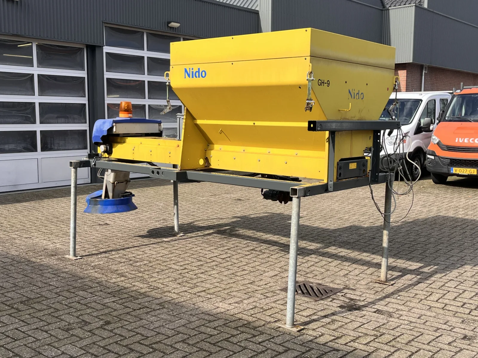 Nido zoutstrooier Stratos met Bedieningskast Wielaandrijving (2017) — foto 1